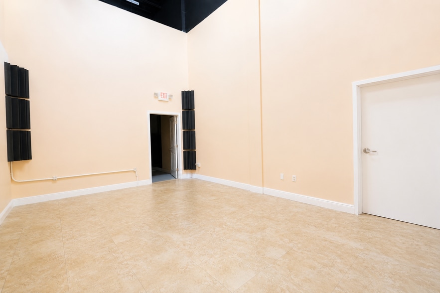 More Photos Of 20841 Johnson St, Pembroke Pines Warehouse For Lease