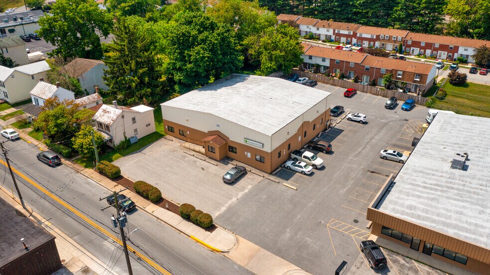 More Photos Of 288 E Green St, Westminster Warehouse For Lease