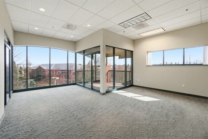 More Photos Of 680 Hawthorne Ave SE, Salem Office For Sale