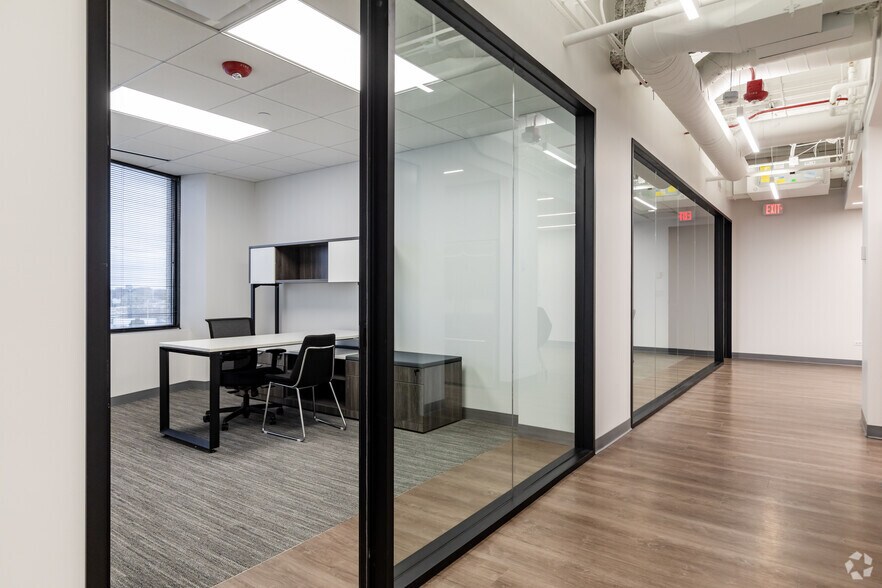 More Photos Of 1415 W 22nd St, Oak Brook Office For Lease