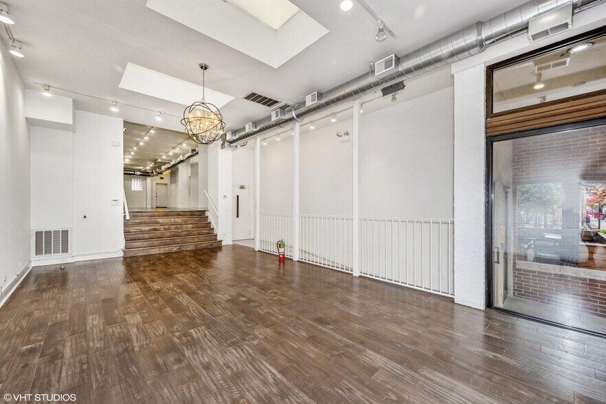 More Photos Of 2324 N Clark St, Chicago Storefront Retail Residential For Lease
