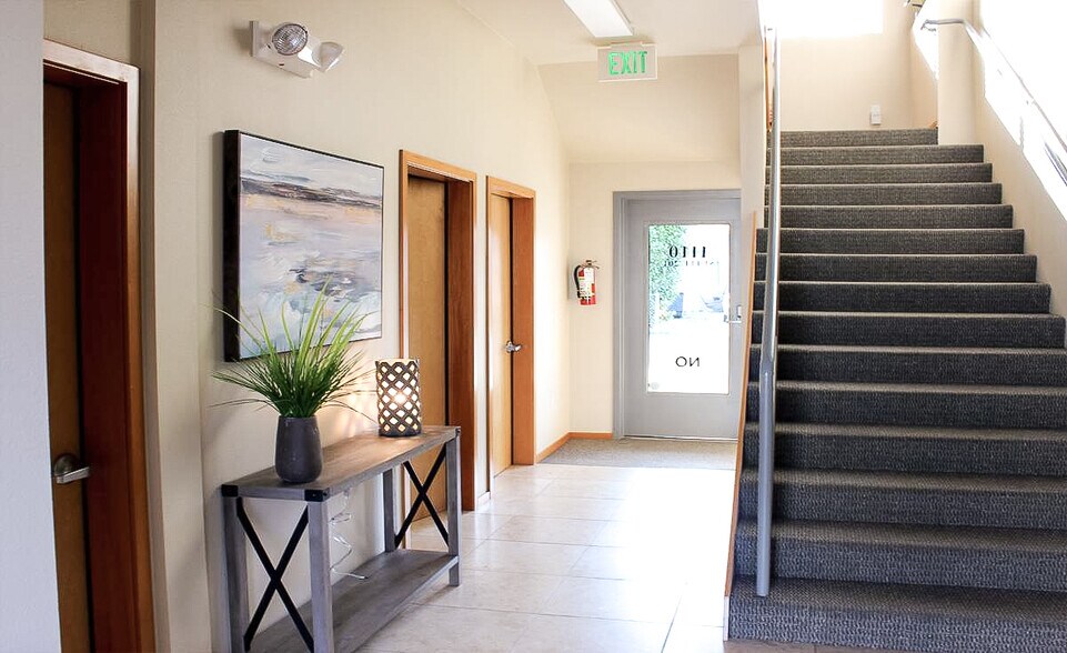 More Photos Of 1110 Golf Club Rd SE, Lacey Loft Creative Space For Lease