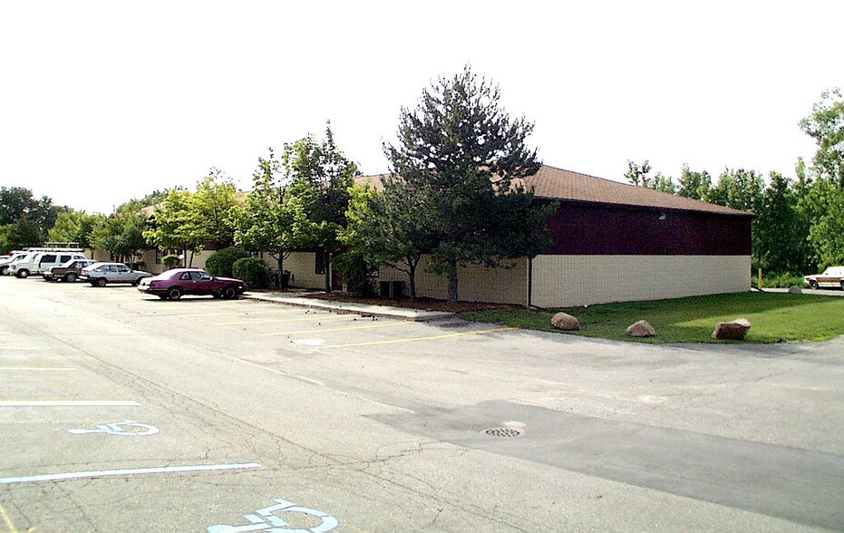 More Photos Of 1006 Benstein Rd, Walled Lake Warehouse For Lease