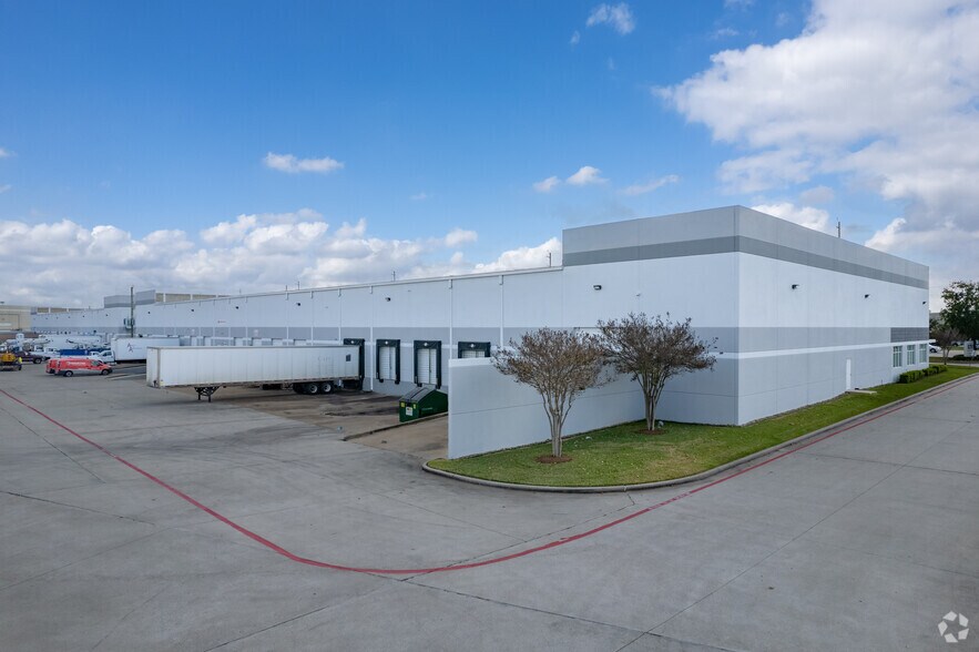 More Photos Of 14824 Tomball Pky, Houston Warehouse For Lease