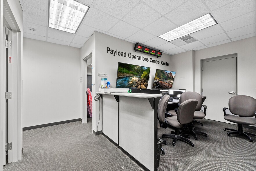 More Photos Of 7200 US-150, Greenville Office For Sale