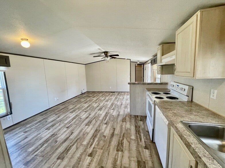 More Photos Of 1524 16th St, Rockport Manufactured Housing Mobile Home Park For Sale