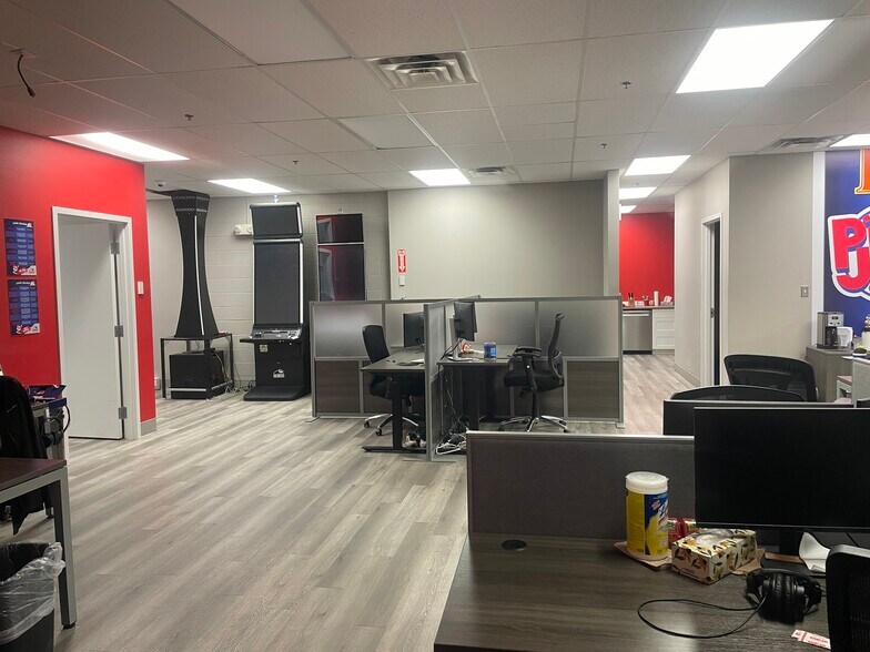 More Photos Of 1040 Champlain St, Dieppe Storefront Retail Office For Lease