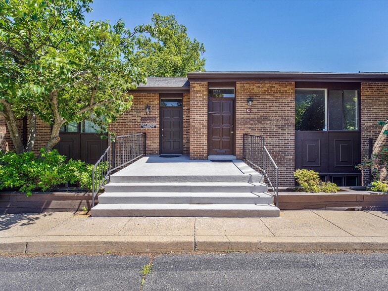 More Photos Of 311 Maple Ave W, Vienna Medical For Lease