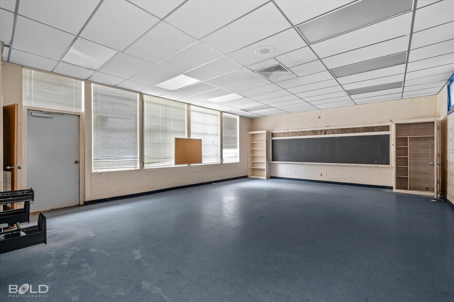 More Photos Of 200 All Saints Rd, Pelican Schools For Sale