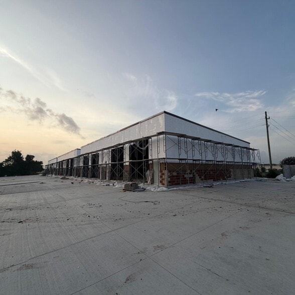 Primary Photo Of 10519 Clodine Rd, Sugar Land Flex For Lease