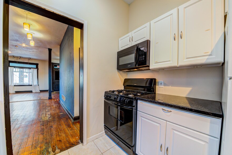 More Photos Of 5817 Ellsworth Ave, Pittsburgh Storefront Retail Office For Lease