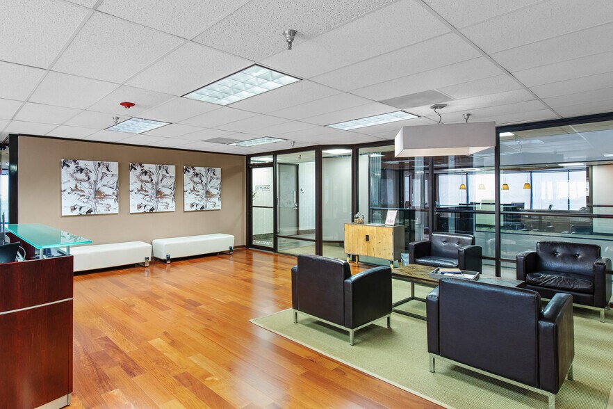 More Photos Of 11811 North Freeway, Houston Office For Lease