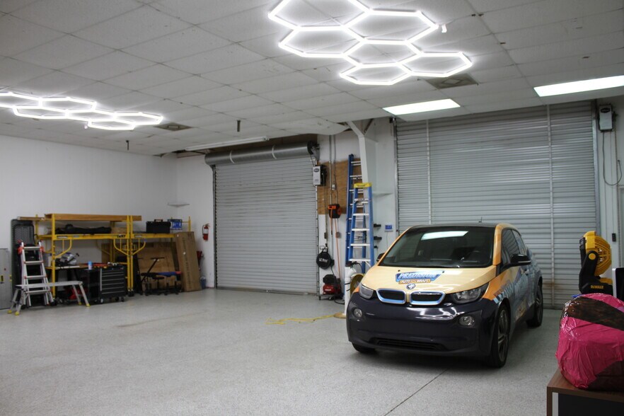 More Photos Of 238 W Marvin Ave, Longwood Warehouse For Lease