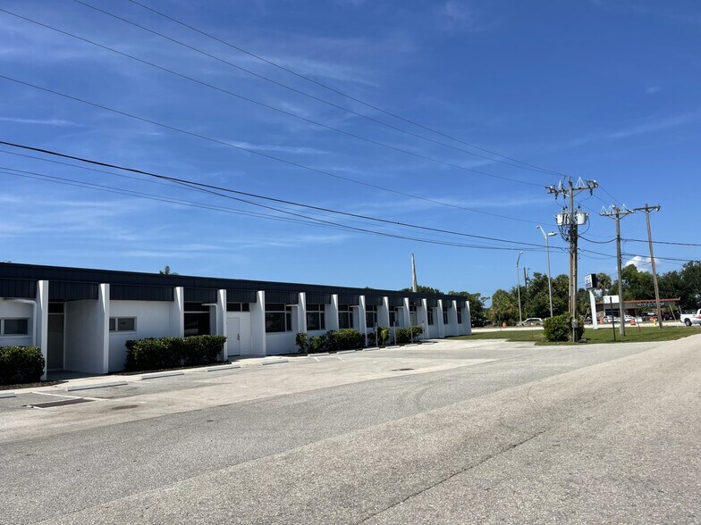 More Photos Of 1288 N Tamiami Trl, North Fort Myers Office For Lease