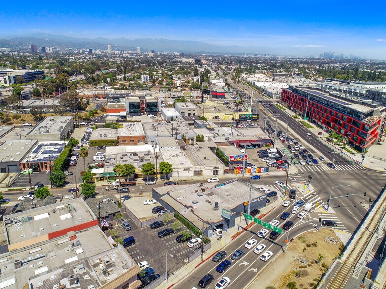 More Photos Of 8953 Venice Blvd, Los Angeles Auto Repair For Sale