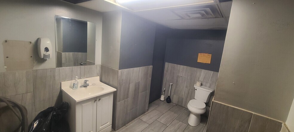 More Photos Of 18830 Woodward Ave, Detroit General Retail For Sale