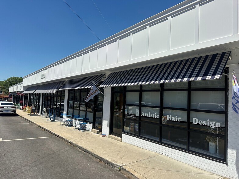 More Photos Of 221-239 Robinson St, Wakefield Freestanding For Lease