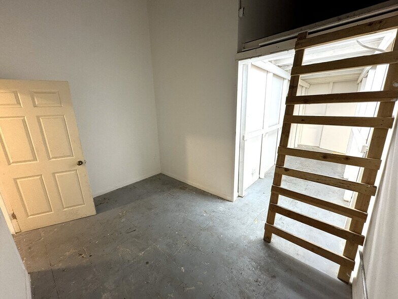 More Photos Of 1018-1020 S Los Angeles St, Los Angeles Light Manufacturing For Lease