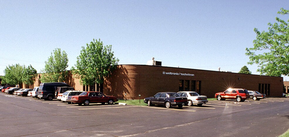 More Photos Of 150 E St. Charles Rd, Carol Stream Flex For Lease