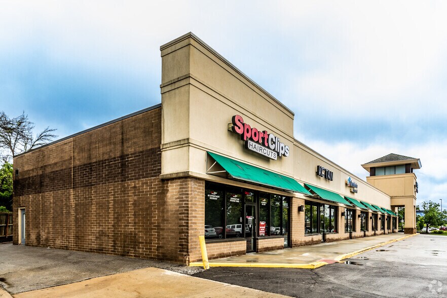 More Photos Of 8815-8829 Metcalf Ave, Overland Park Unknown For Lease