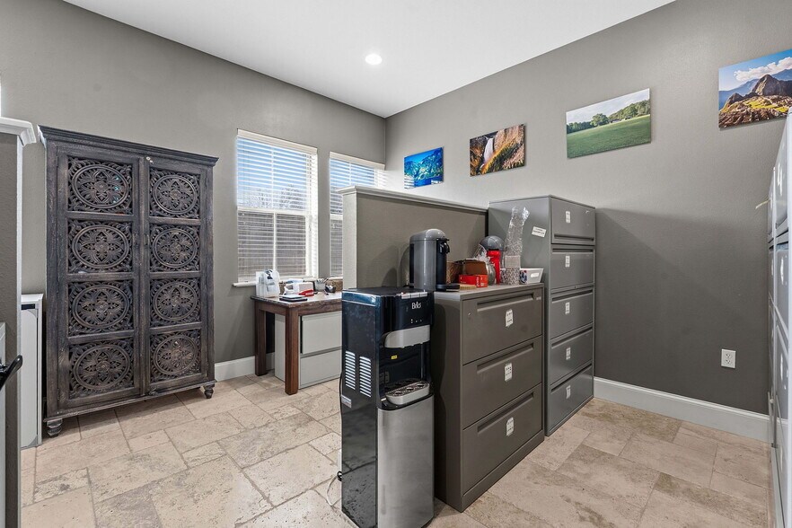 More Photos Of 5901 Old Fredericksburg Rd, Austin Office For Sale