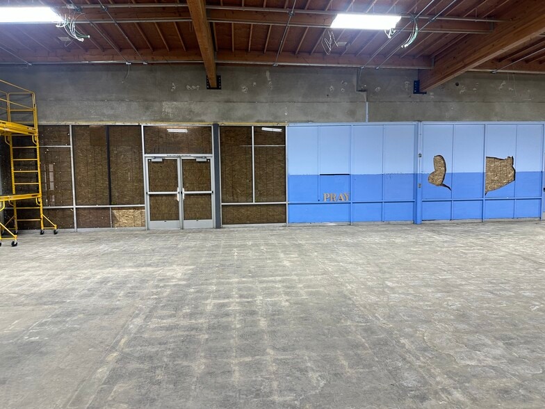 More Photos Of 15095 7th St, Victorville Light Distribution For Sale