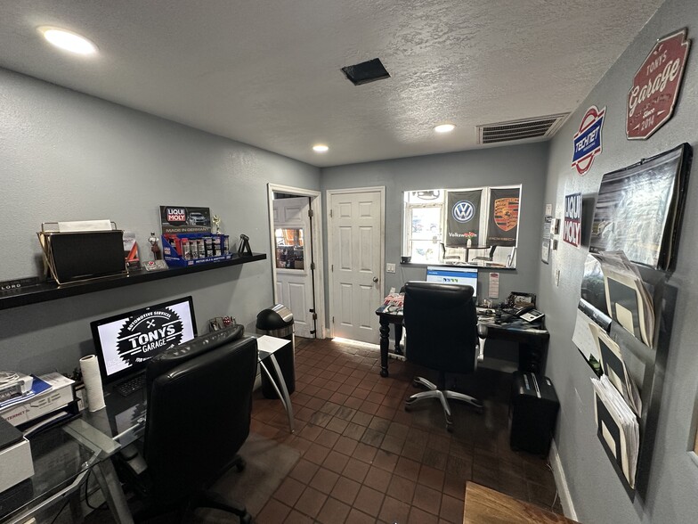 More Photos Of 5541 US Highway 19, New Port Richey Auto Repair For Sale