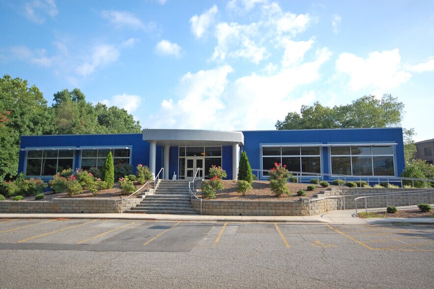 More Photos Of 210 Charlois Blvd, Winston-Salem Office For Lease