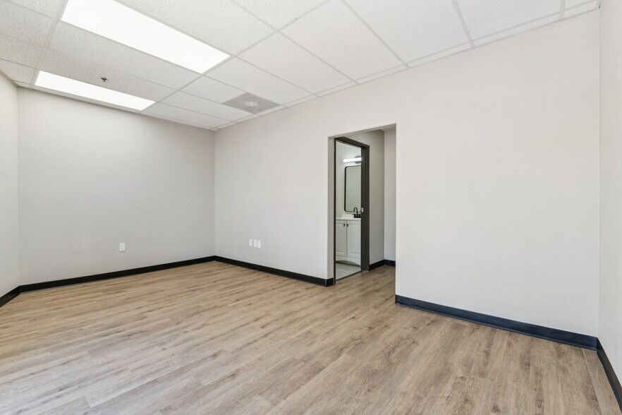 More Photos Of 2209 W 1st St, Tempe Warehouse For Sale