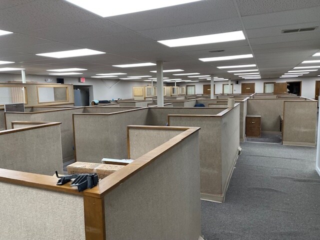 More Photos Of 2700 N Belt Hwy, Saint Joseph Office For Sale