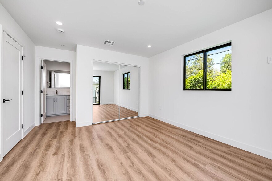 More Photos Of 5954 Simpson Ave, Valley Village Apartments For Sale