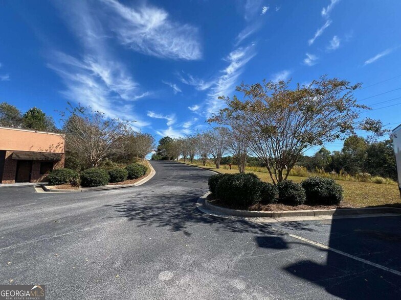 More Photos Of 3860 US Highway 27, Bremen Auto Repair For Sale