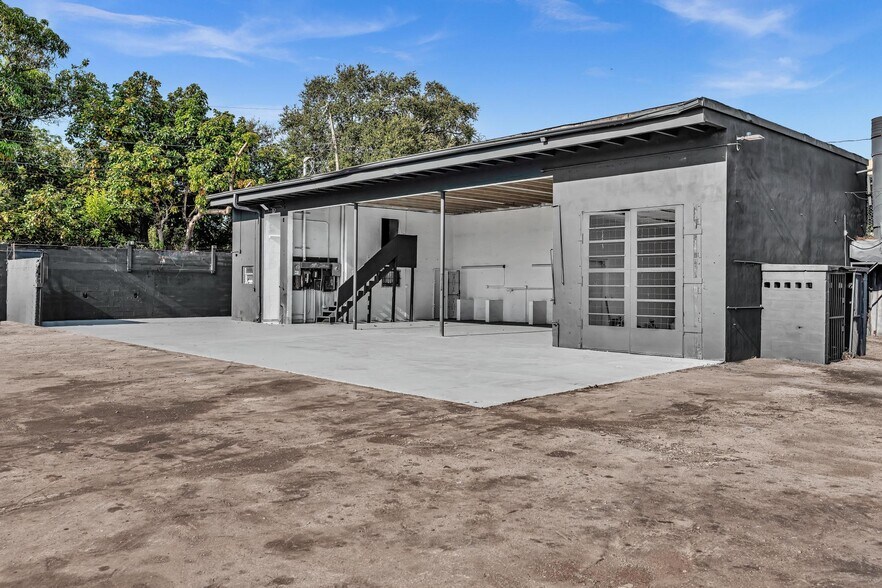 More Photos Of 570 NW 54th St, Miami Auto Repair For Lease