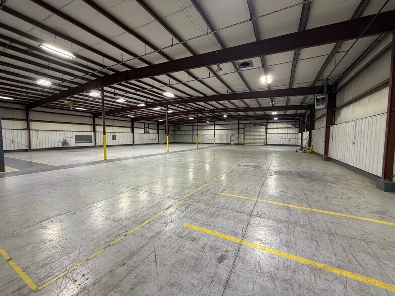 More Photos Of 217 S Pioneer Blvd, Springboro Warehouse For Lease