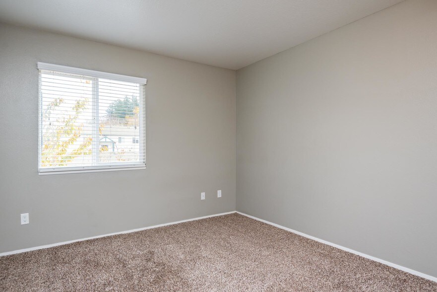 More Photos Of 805 NE Kane Dr, Gresham Apartments For Sale