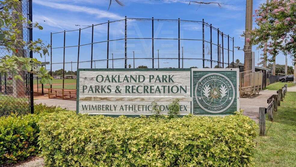 More Photos Of 3948 NE 5th Ave, Oakland Park Warehouse For Lease