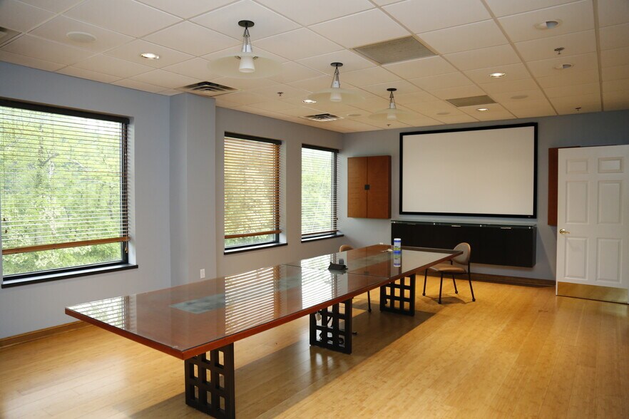 More Photos Of 215 Don Knotts Blvd, Morgantown Office For Lease