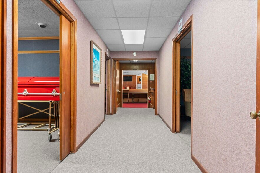 More Photos Of 403 W Sterling St, Baytown Funeral Home For Sale