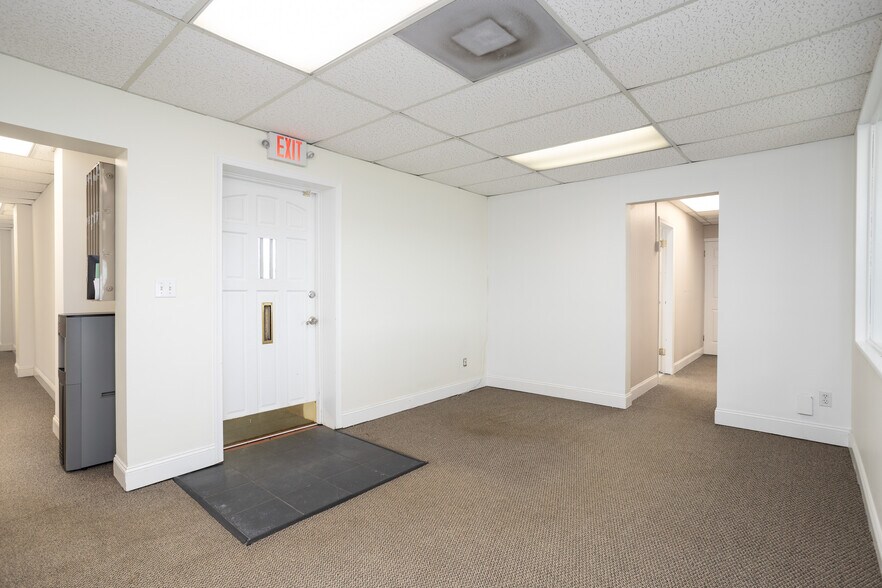 More Photos Of 1331 S Harbor City Blvd, Melbourne Office Residential For Sale