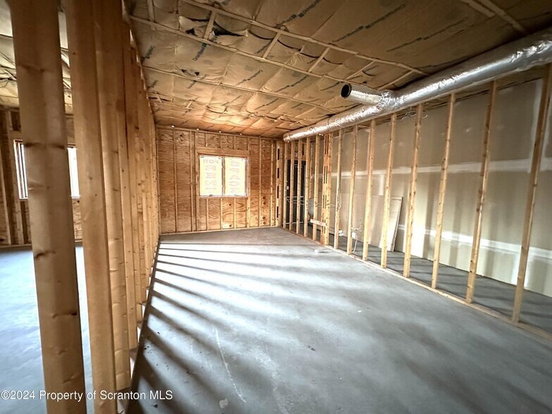 More Photos Of 624 Fellows St, Scranton Office For Lease