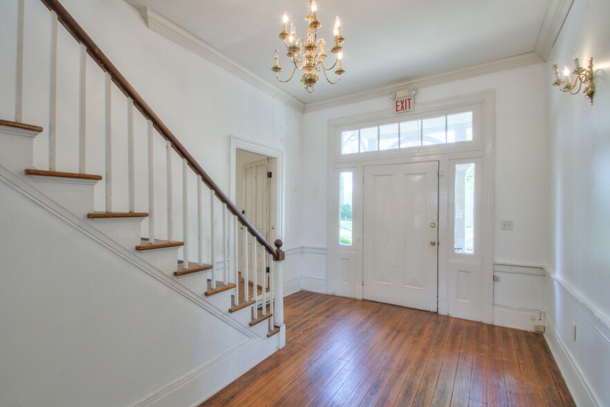 More Photos Of 5294 Main St, Spring Hill Office Residential For Sale