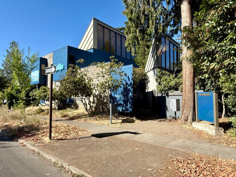 More Photos Of 1158 High St, Eugene Office For Lease