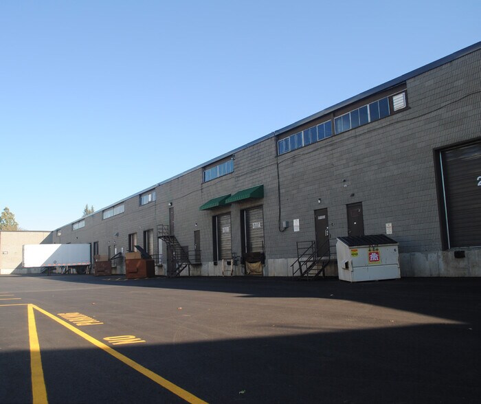More Photos Of 3701-3731 Chesswood Dr, Toronto Office For Lease