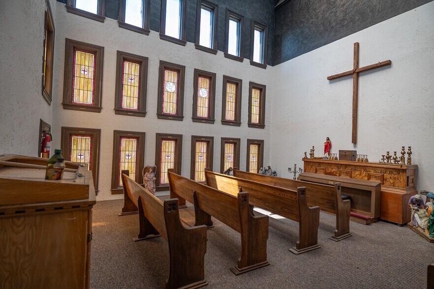 More Photos Of 401 E Broadway St, Muskogee Lodge Meeting Hall For Sale