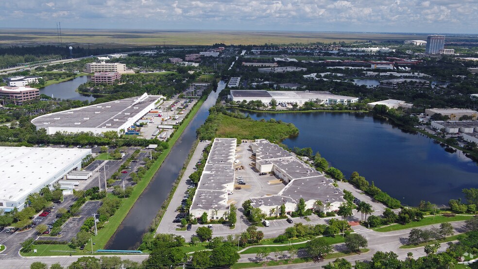 More Photos Of 14001-14099 NW 8th St, Sunrise Flex For Lease