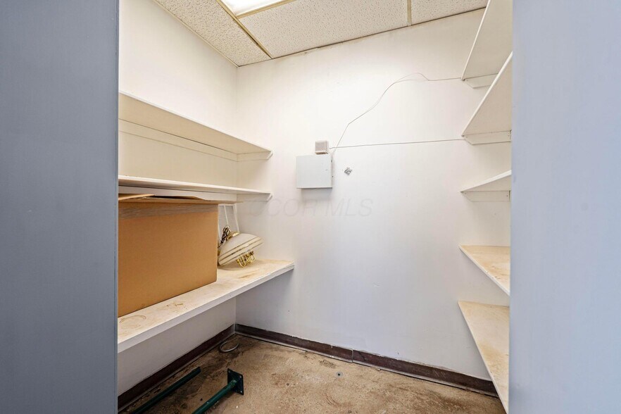 More Photos Of 3895 Sullivant ave, Columbus General Retail For Lease