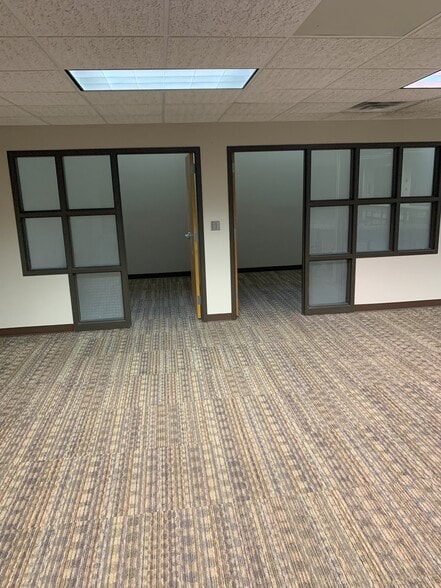 More Photos Of 3900 W 53rd St, Sioux Falls Office For Sale