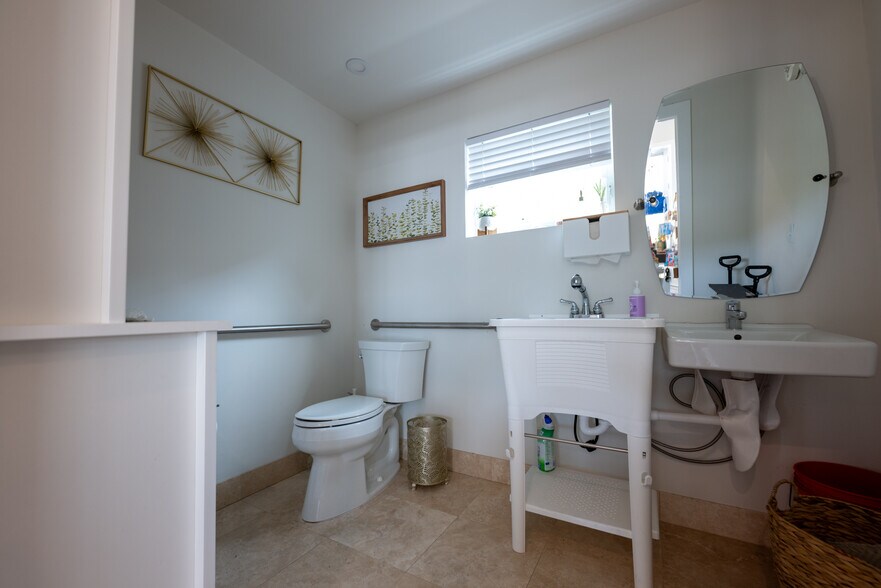 More Photos Of 1028 Truman Ave, Key West Storefront Retail Residential For Sale