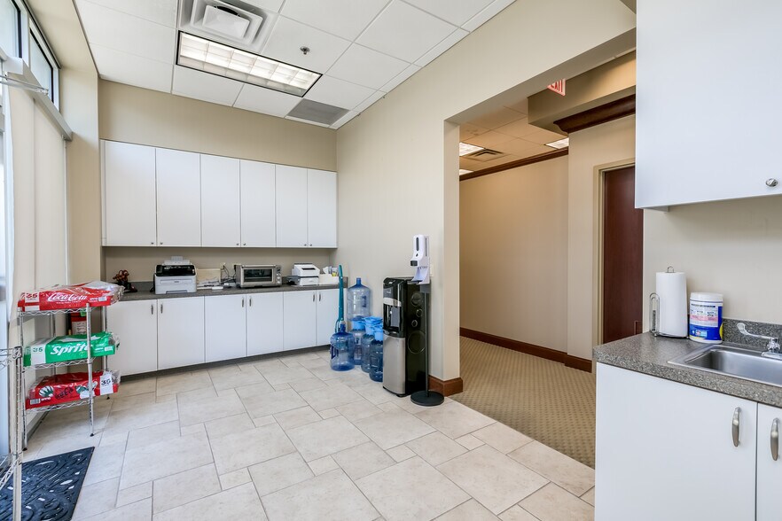 More Photos Of 2624 Patriot Blvd, Glenview Office For Sale