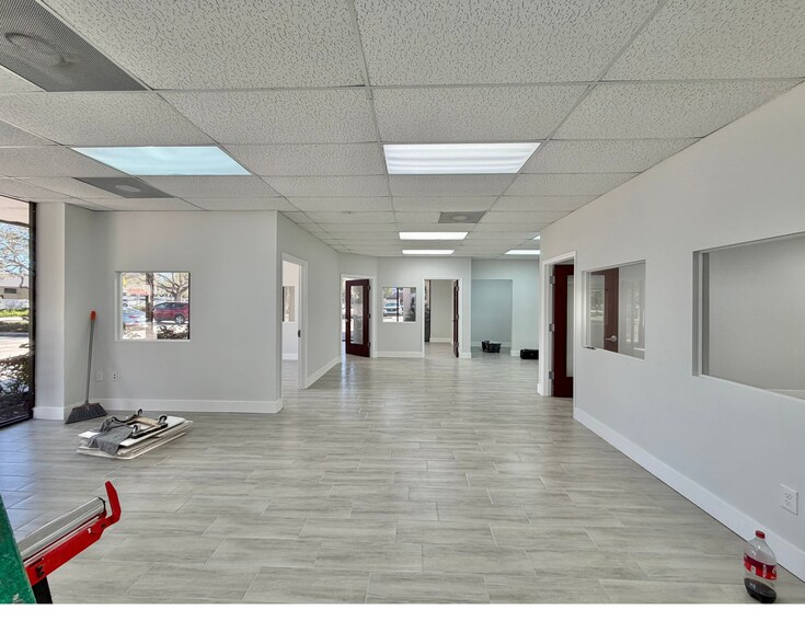 More Photos Of 2540 Metrocentre Blvd, West Palm Beach Medical For Lease